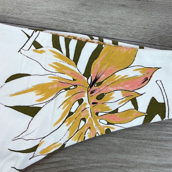 Rip Curl Tan and Floral Bikini Set - Picture 16 of 16